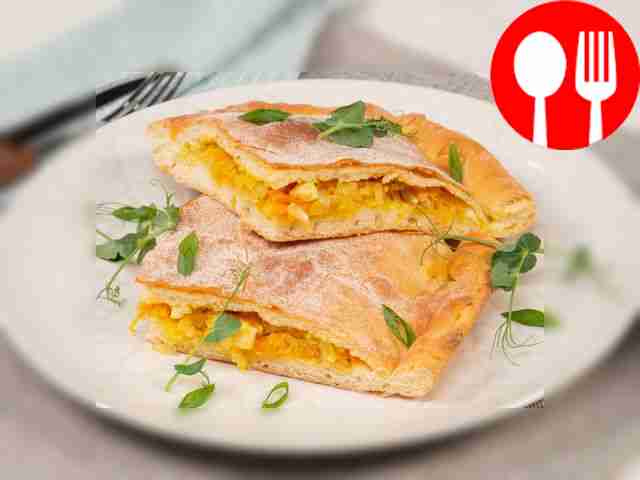 Yeast pie with cabbage