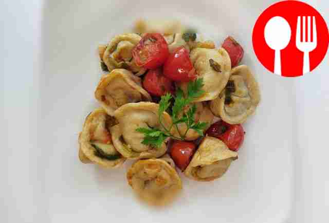 Изысканные тортеллини с креветками и оливками