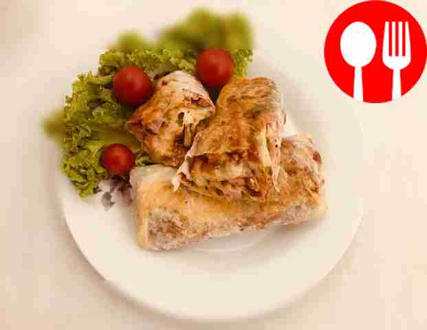 Сытная тортилья с ветчиной в томатном соусе