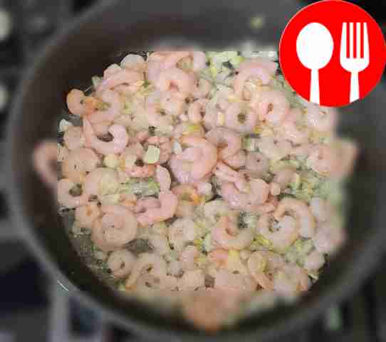 Peel the onion and garlic, cut into cubes....