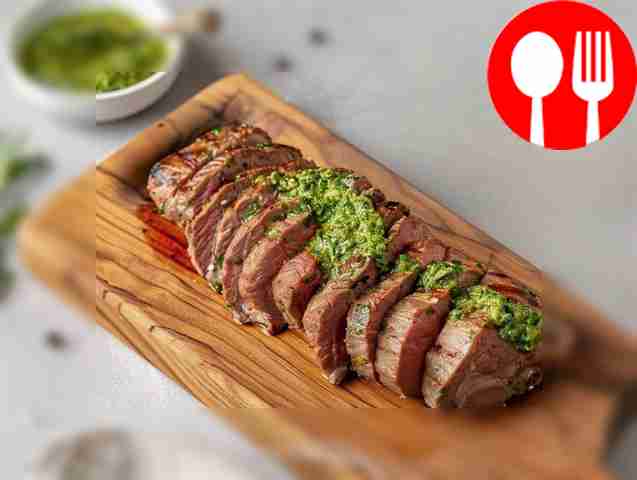 Вкусная оленина на гриле с соусом песто