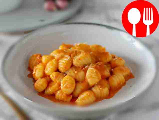 Домашние картофельные ньокки в томатном соусе