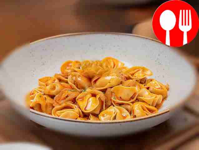 Домашние тортеллини с овощами и свининой