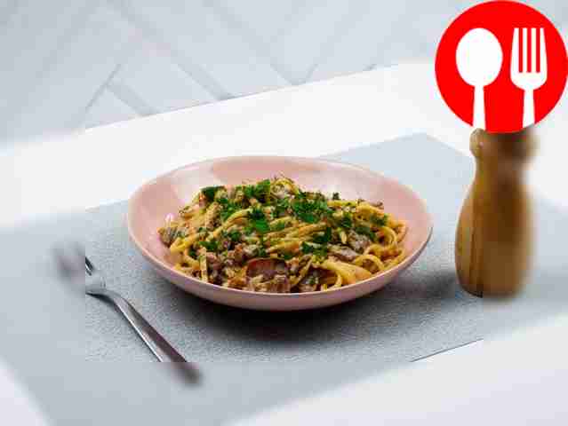 Garnish the pasta with fresh basil leaves....
