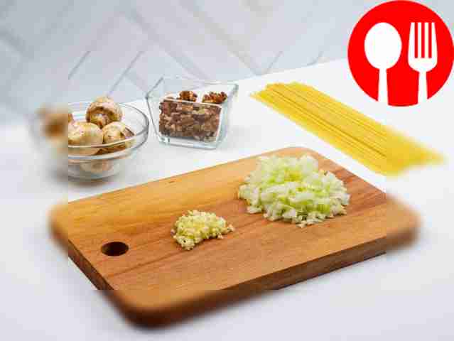 Finely chop the onion, chop or squeeze the garlic.
