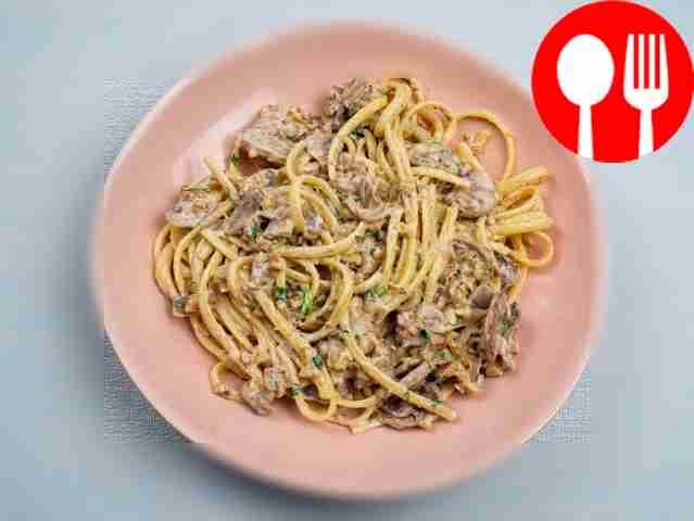 Add boiled spaghetti to the pan, stir gently...