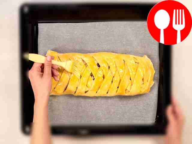 Prepare fish and potato pie with kefir. Roll...