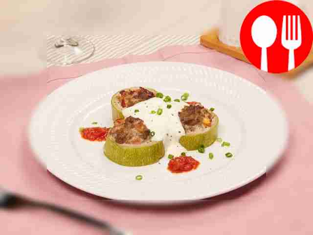 Diet stuffed zucchini