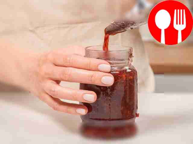 Pack the confiture into jars. Remove the lemon...