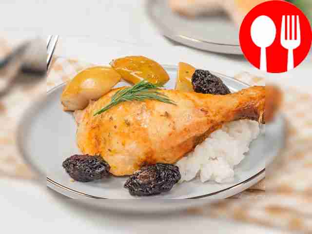 Курица, фаршированная черносливом