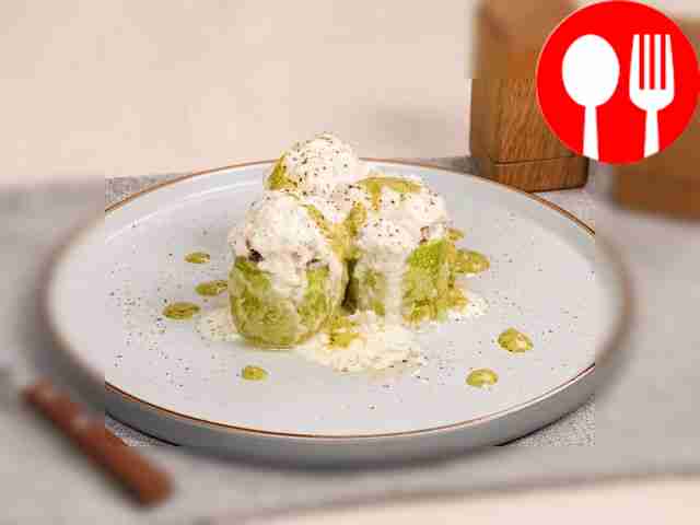 Фаршированные кабачки в сметанном соусе