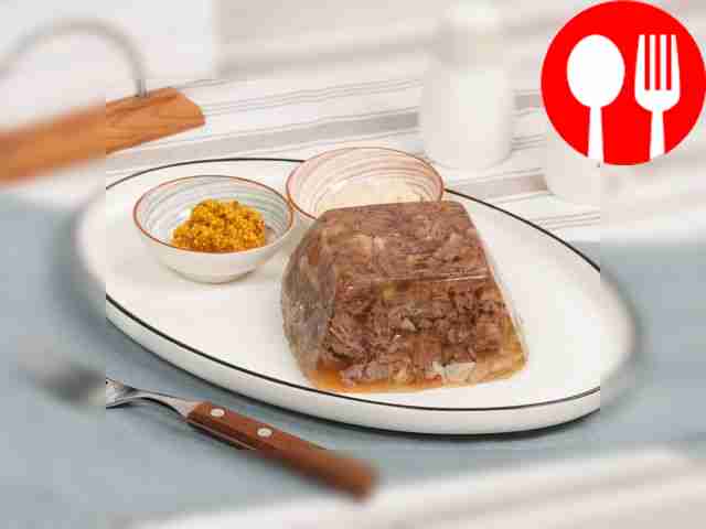 Jellied meat in a pressure cooker