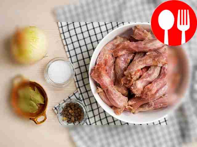 Wash the necks well. Prepare a pan in which...