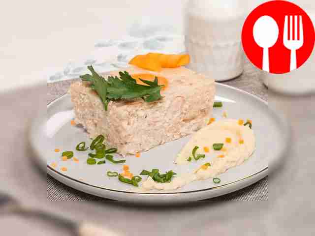 Chicken jellied meat in a slow cooker