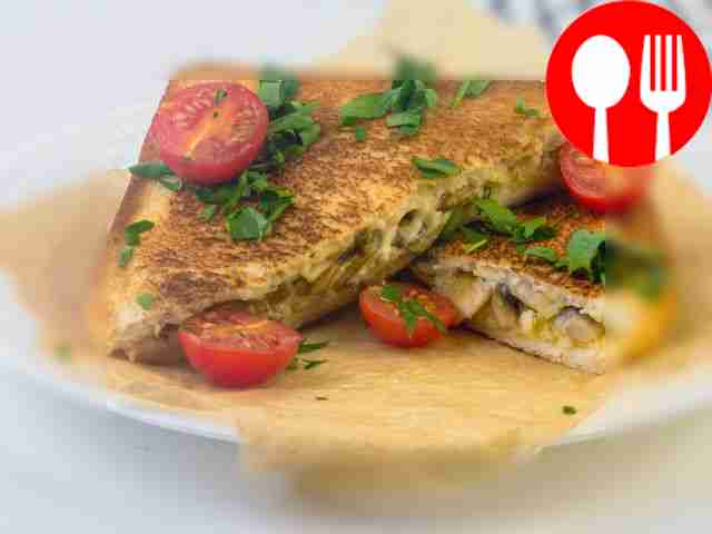 Сэндвич с грибами и сыром