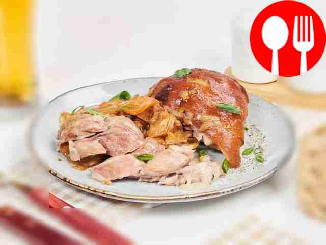 Knuckle with sauerkraut