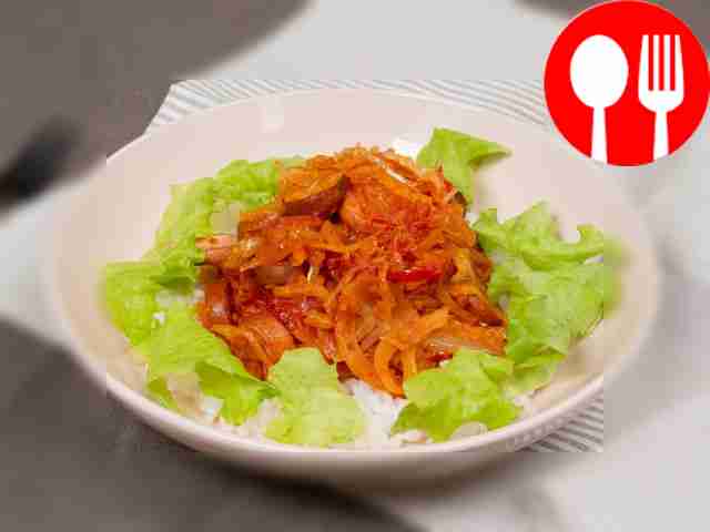 Квашеная капуста с сосисками в мультиварке