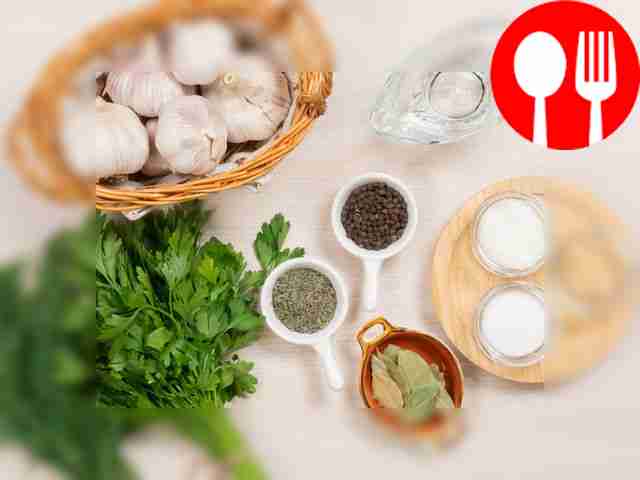 To prepare pickled garlic without...