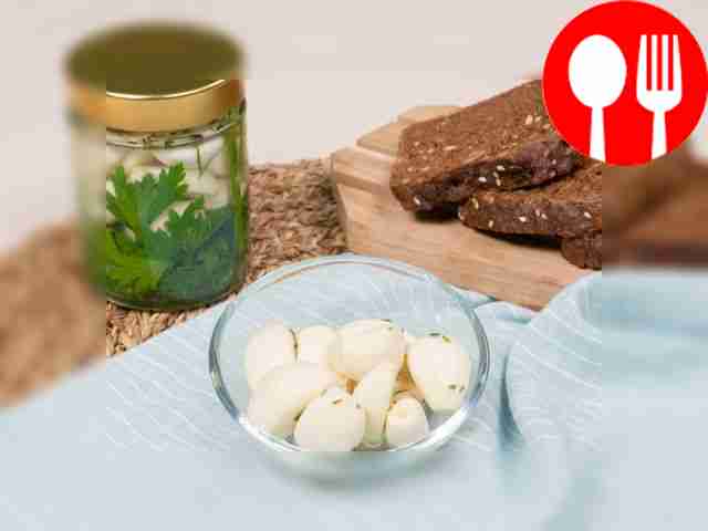 Pickled garlic without sterilization