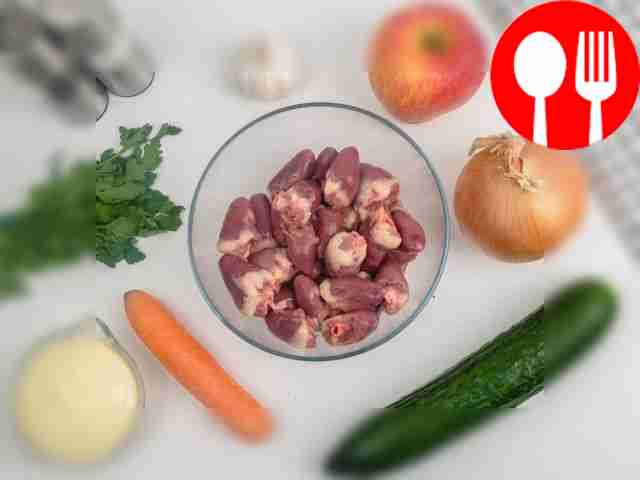 Wash the apple, cucumber, parsley and chicken...