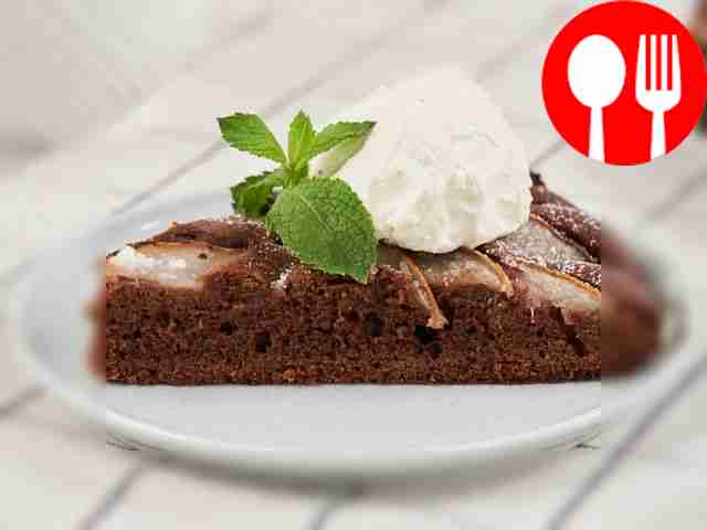 Шоколадный пирог с грушами