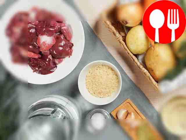 Prepare ingredients for chicken giblet soup....