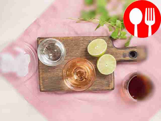 Возьмите высокий цилиндрический стакан объёмом...