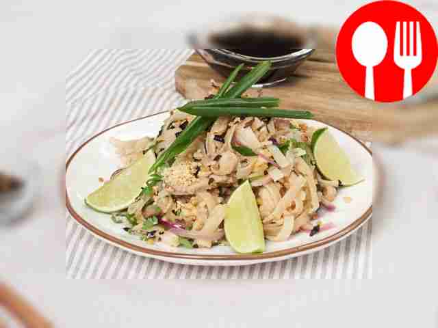 Пад Тай с&nbsp;курицей