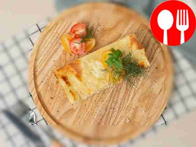 Serve hot, garnished with dill sprigs.