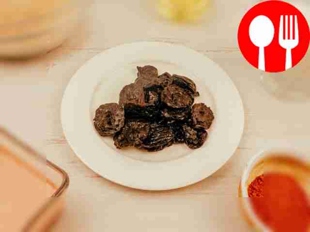 Place the prunes on a plate and pat dry.