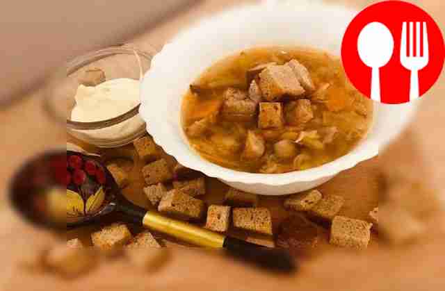 Original mushrooms with broth and sauerkraut