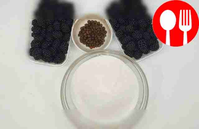 Чтобы варенье приобрело особый аромат, заранее...