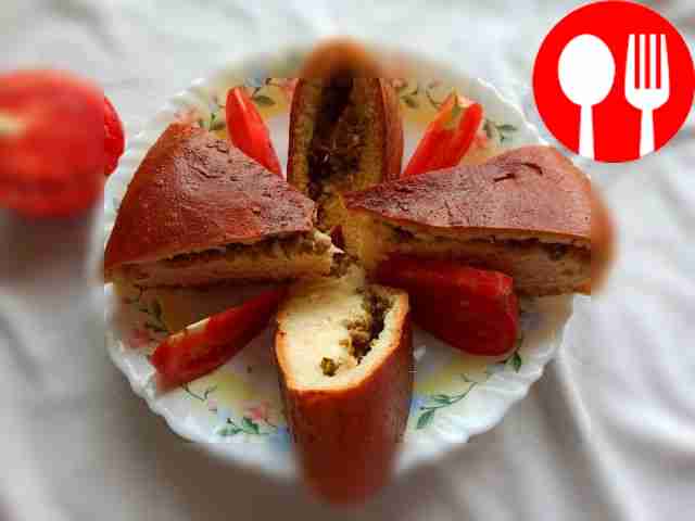 Ароматный осетинской пирог с мясом, сыром и зеленью