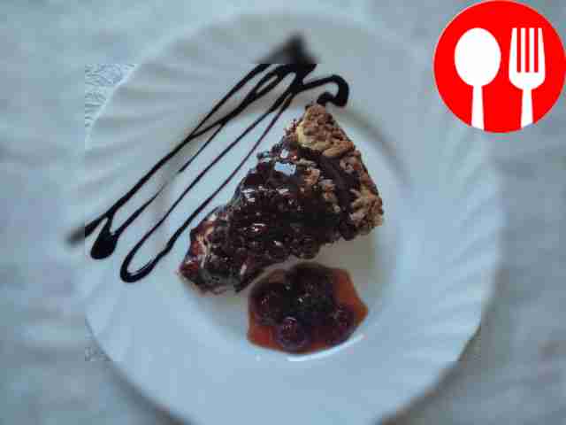 Нежный творожный пирог с вареньем