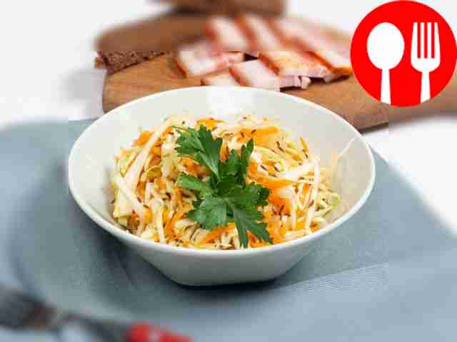 Simple sauerkraut salad with peas