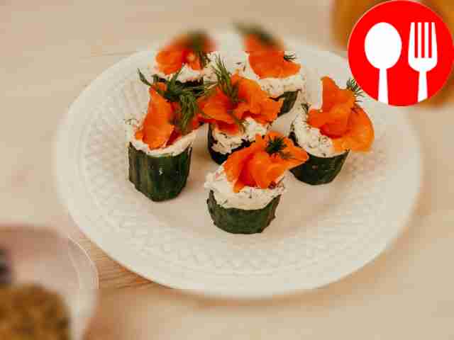 Cucumber baskets with smoked salmon