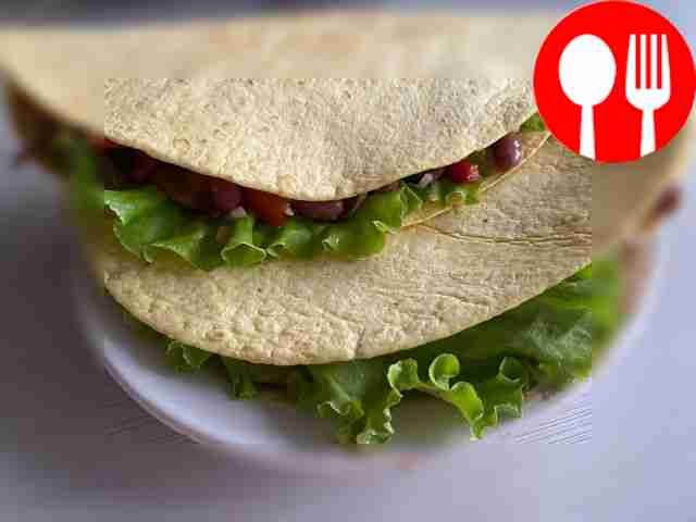 Полезная тортилья с овощами на сковороде