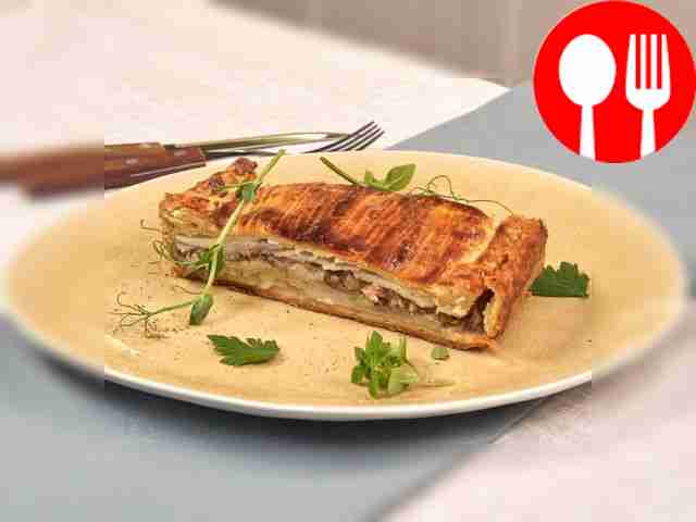 Пирог с сайрой и картошкой