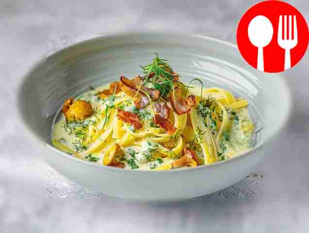 Макароны с беконом и лисичками