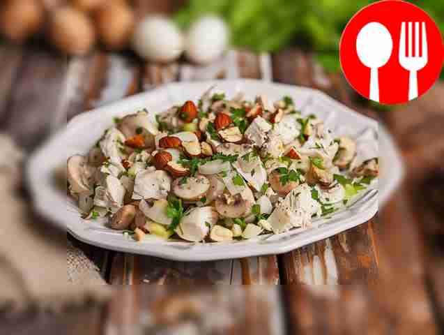 Быстрый салат с куриным филе и грибами