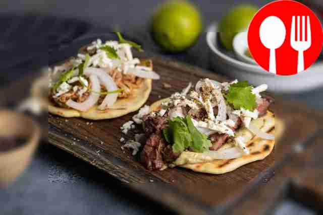 Тако cо стейком мачете, гуакамоле и молодым сыром