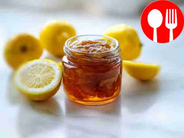 Sticky quince jam with walnuts