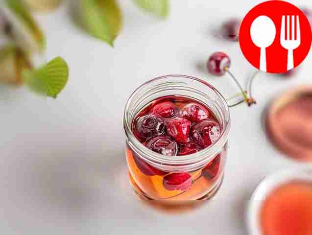 Cherries with pits in syrup