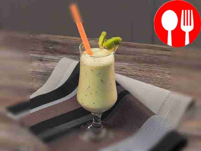 Banana smoothie with kiwi