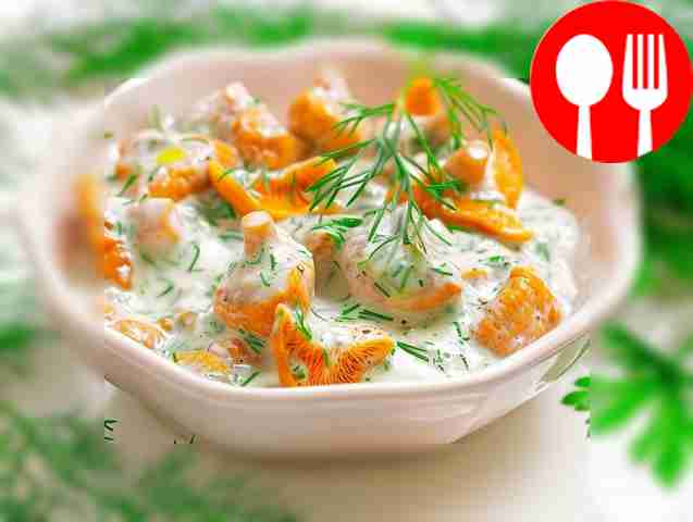 Appetizing chanterelles in sour cream sauce
