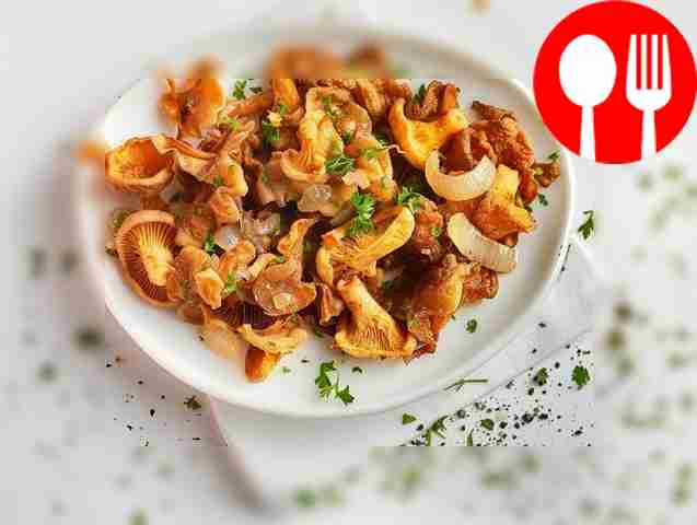 Жареные лисички с чесноком