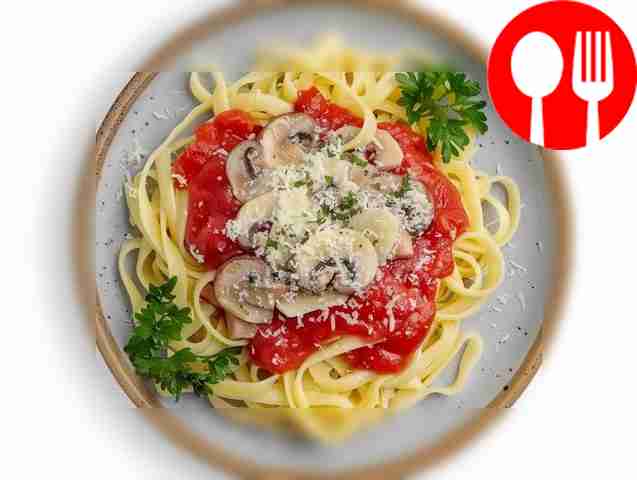 Паста с шампиньонами в томатном соусе