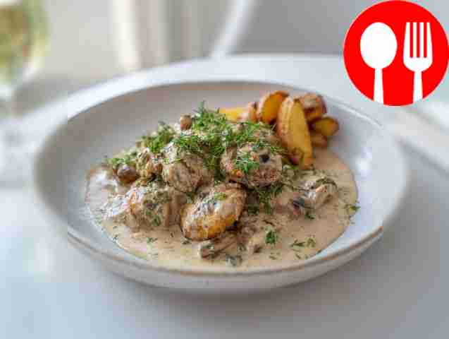 Boletuses in creamy sauce