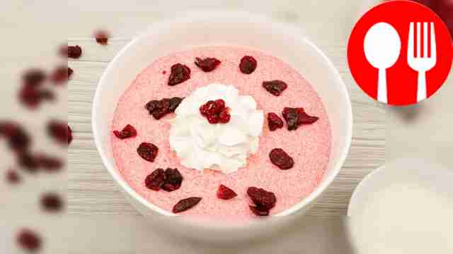 Whipped semolina with berries