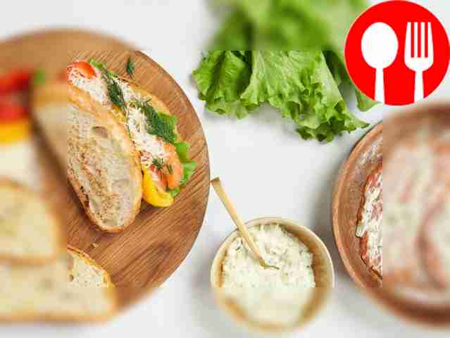 Prepare salmon batard. Keep the lettuce leaves...